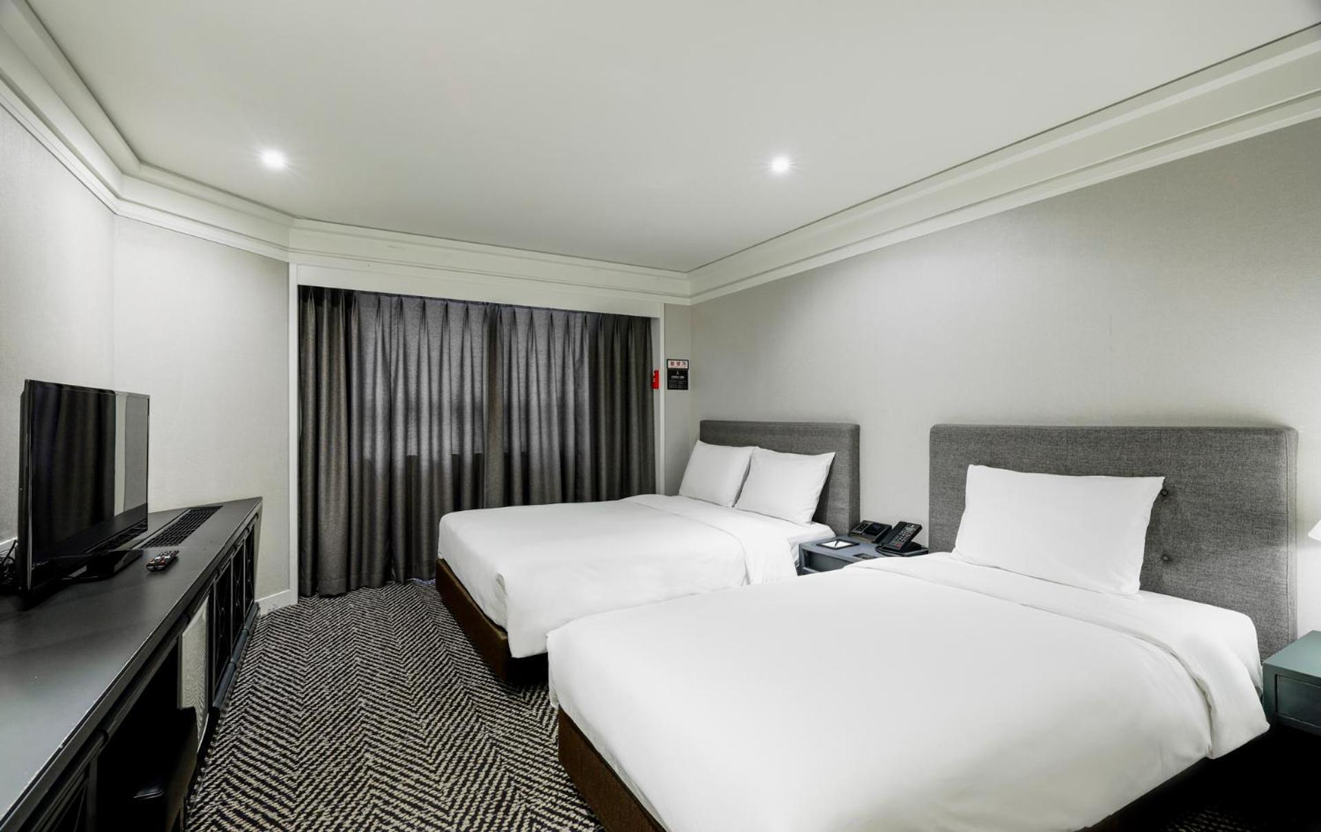 Deluxe Family Twin Room