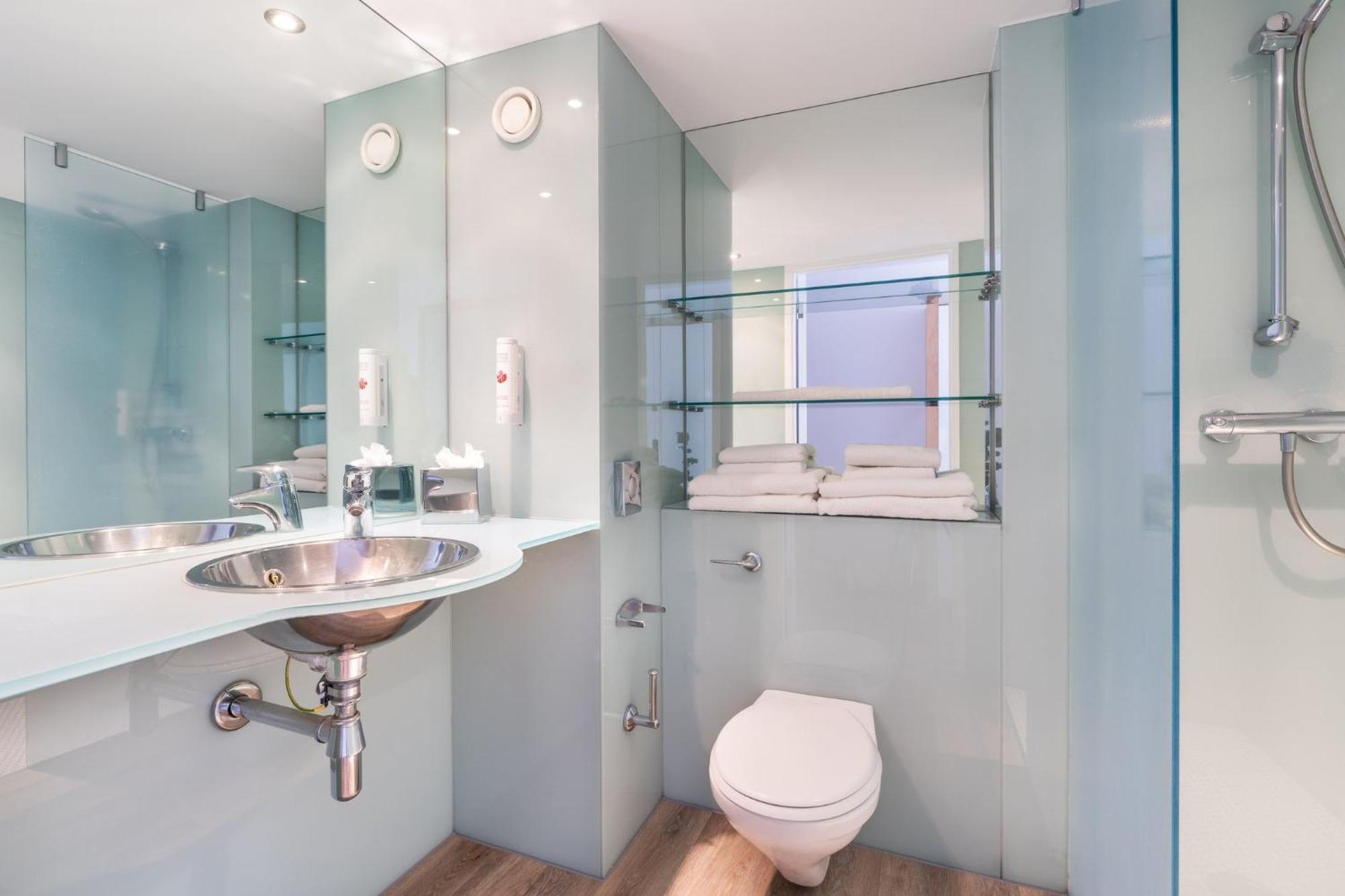 Standard Queen Room