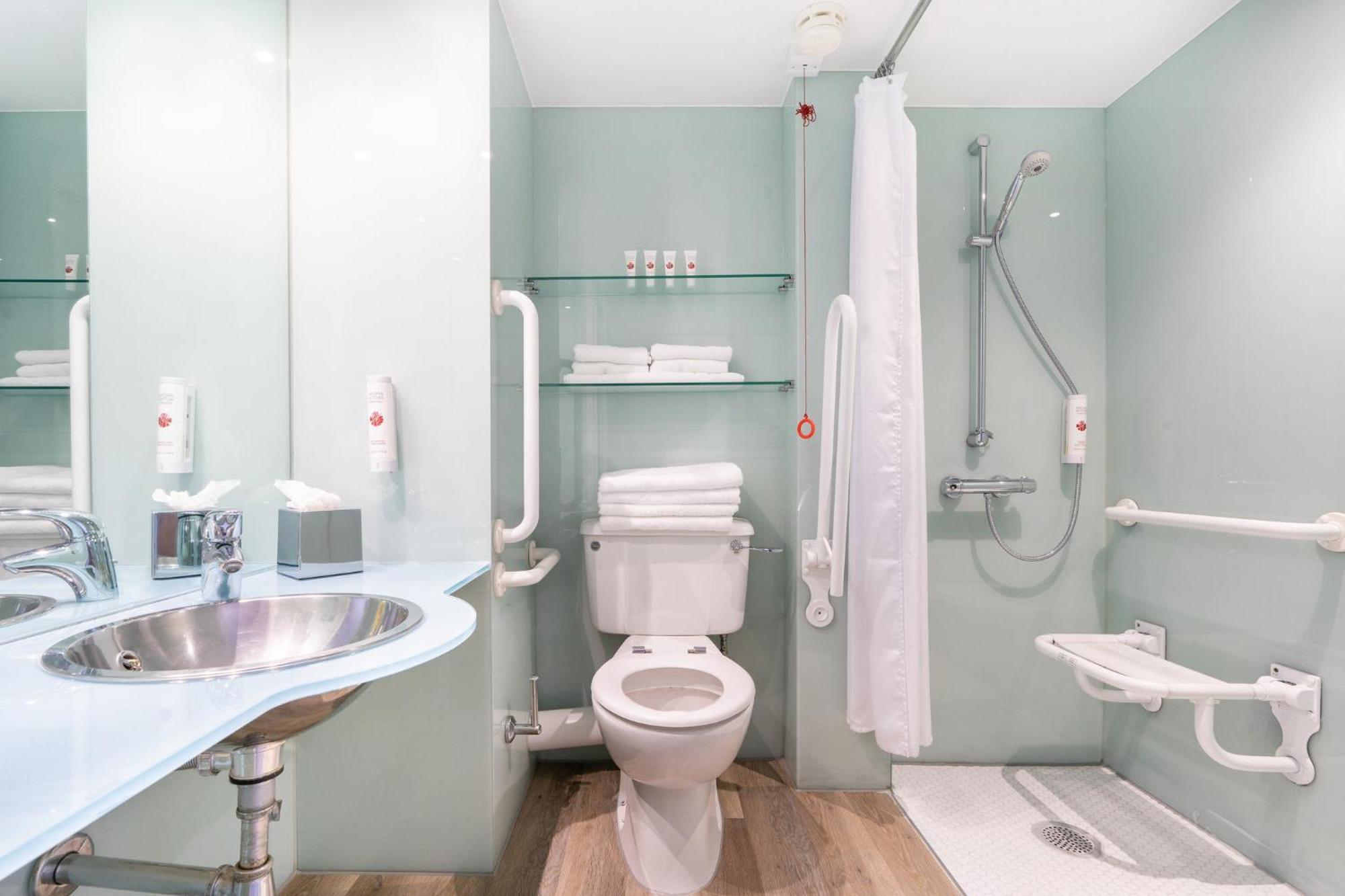 Standard Accessible Queen Room Top Floor