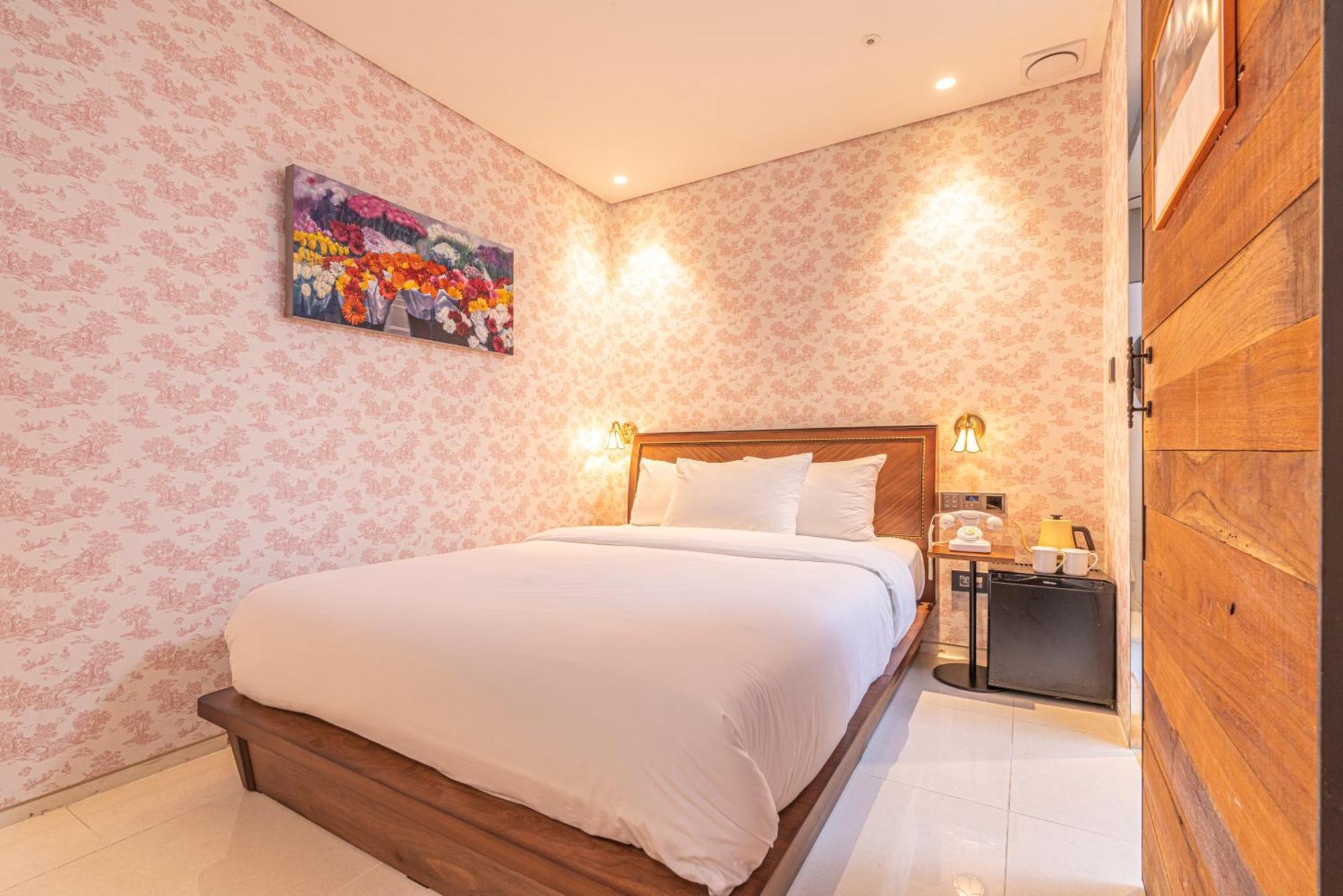 Double Room No Window
