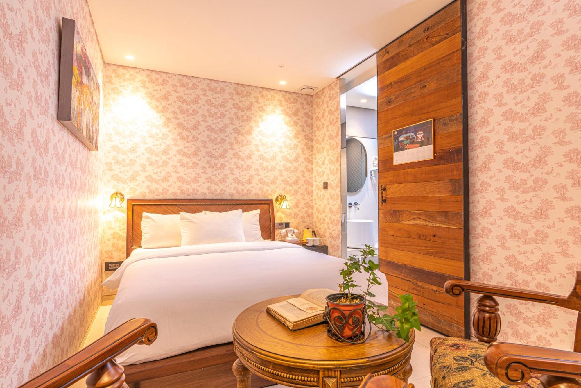 Double Room No Window