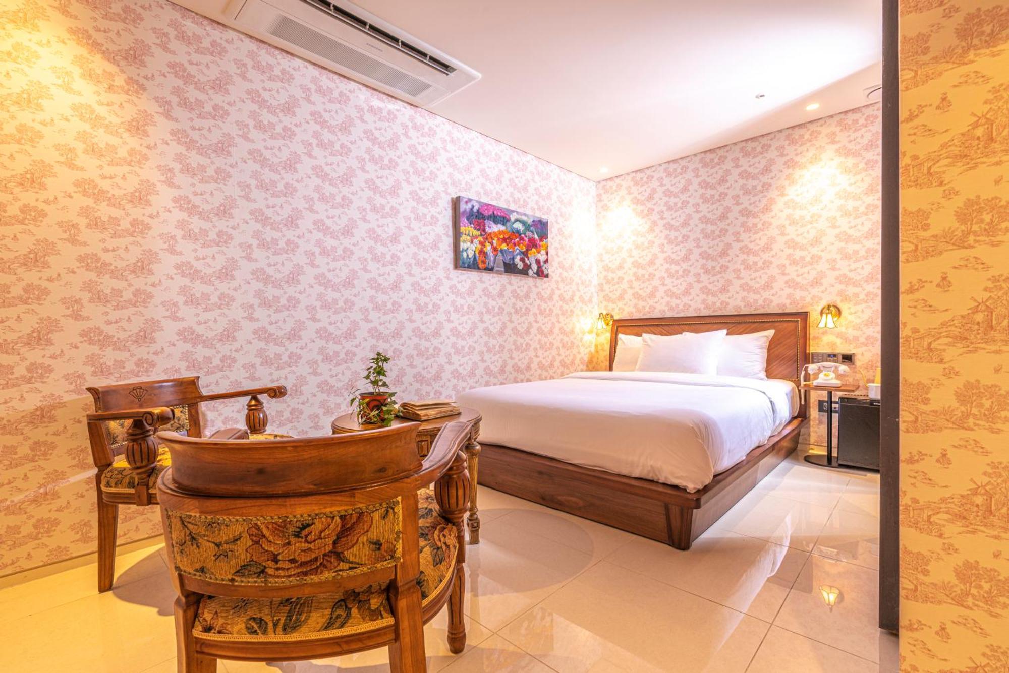 Double Room No Window