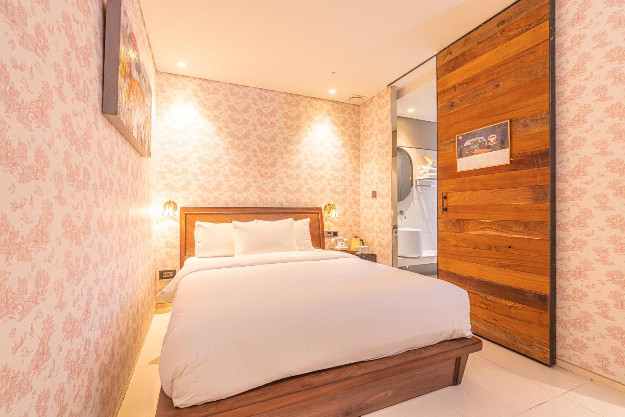 Double Room No Window