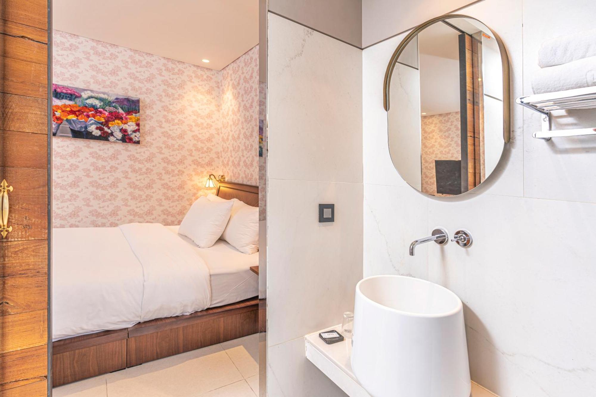 Double Room No Window