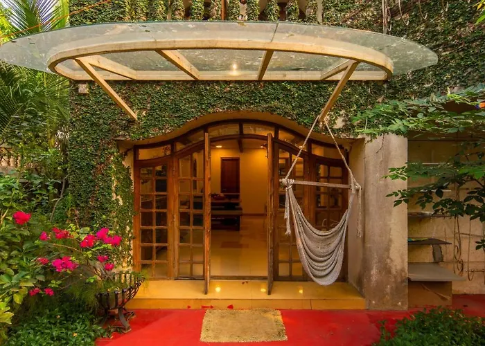Saffronstays Birdsong - 3Br Pet-Friendly Villa With Lawns, Treetop Terraces, Gazebo Dining & Tennis Court Mumbai