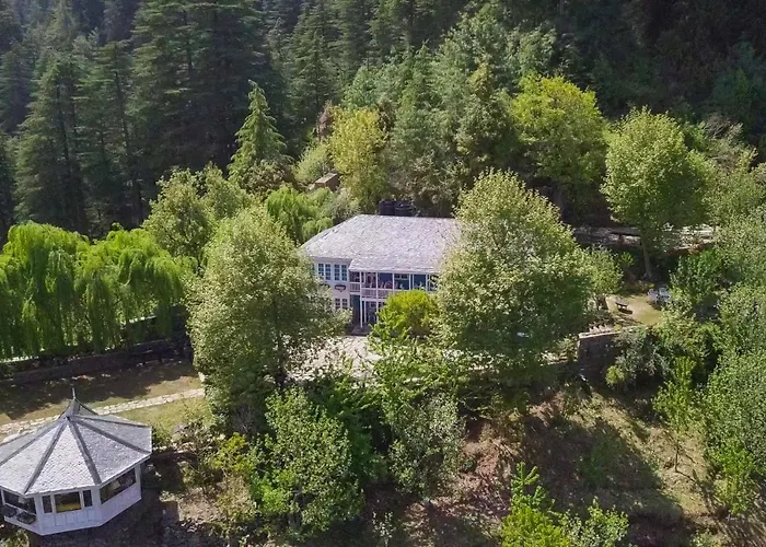 Stayvista At Violet Hill With Bonfire, Gazebo & Hill View Shimla