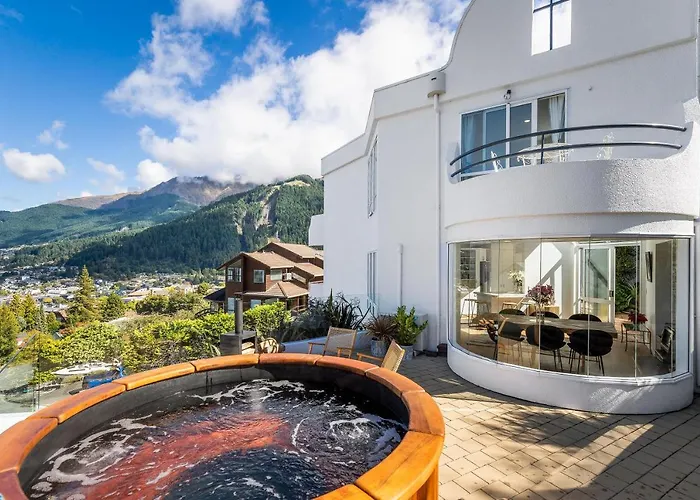 Edinburgh 3Br 2Ba With Hot Tub Views Fireplace Queenstown