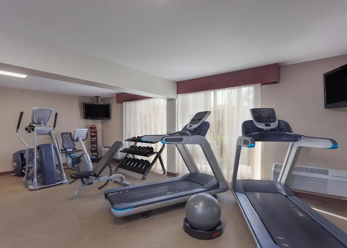 Wyndham Visalia Hotel