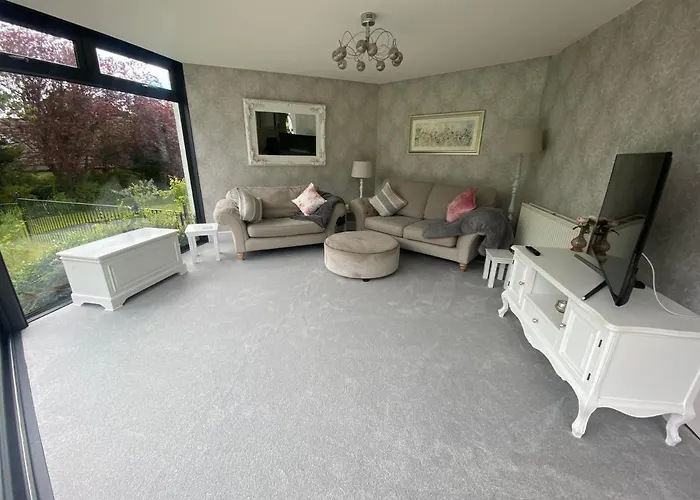 Gorgeous Family Home 15 Mins From City Centre Edinburgh