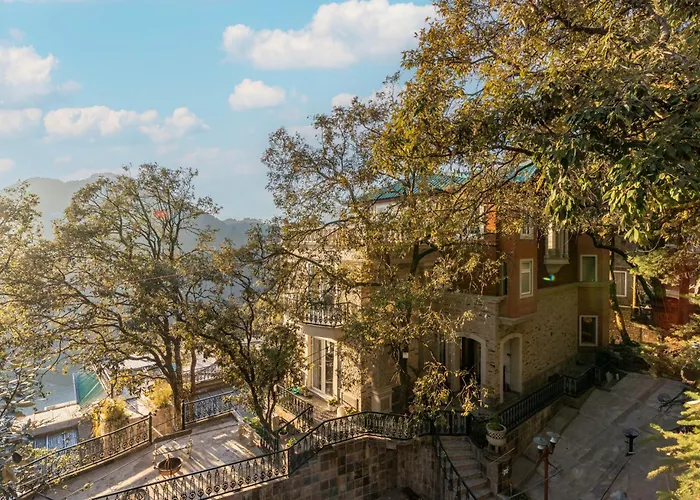 Saffronstays Naiintara Nainital