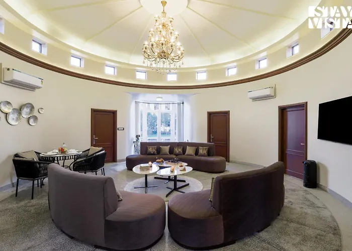 Stayvista'S Mystic Castle With Terrace, Swimming Pool, Lawn With Gazebo Jaipur