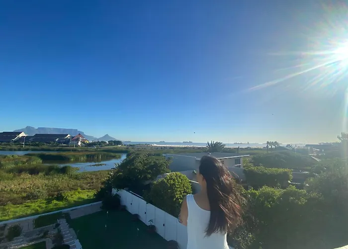 Peach On Beach Boutique Guesthouse Bloubergstrand