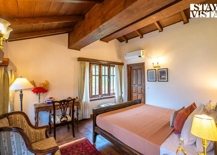 Stayvista At Snowdrop House Manali Near Mall Road With Bonfire