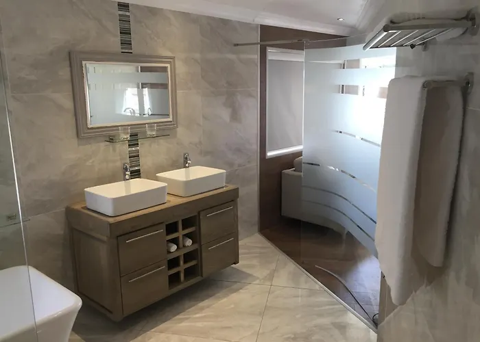 Boutique Hotels in Bloubergstrand