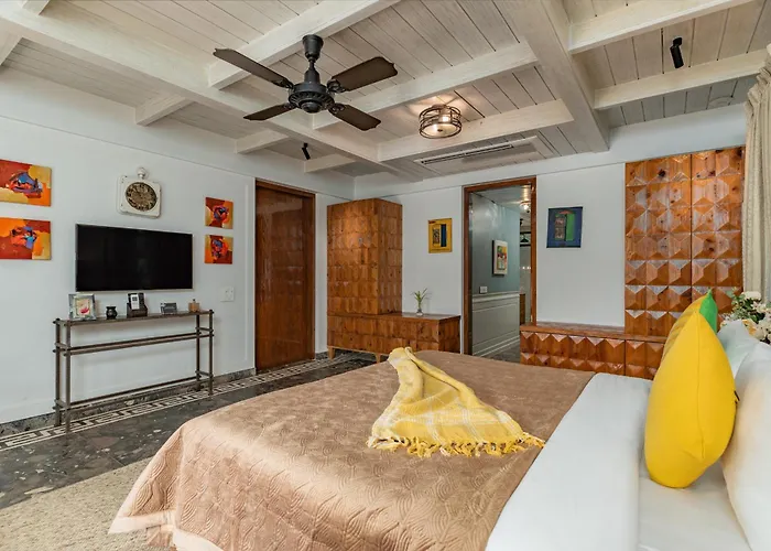 Azara Beach House - 5 Bhk Designer Villa, Candolim Beach