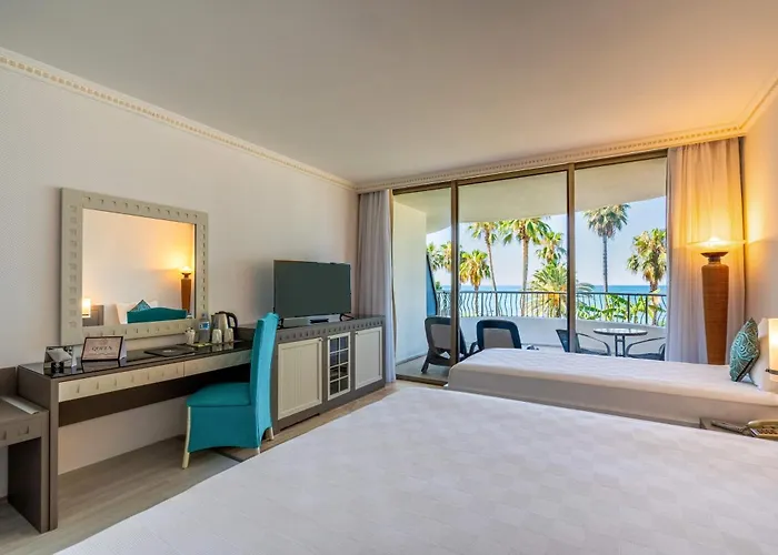 Sunrise Queen Luxury Hotel Side