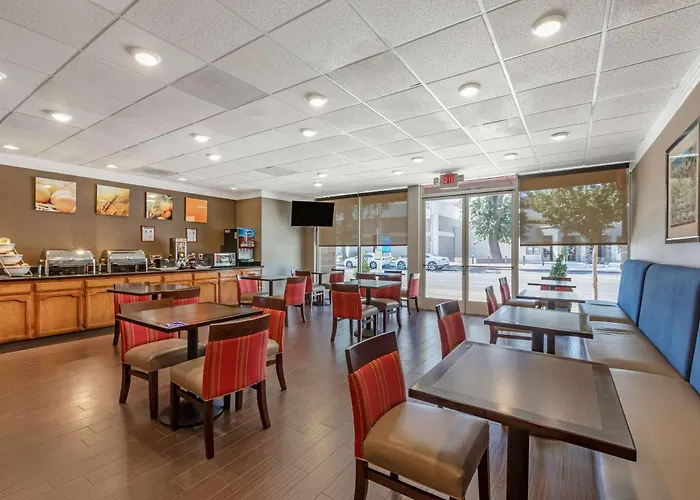 Comfort Suites Visalia - Convention Center