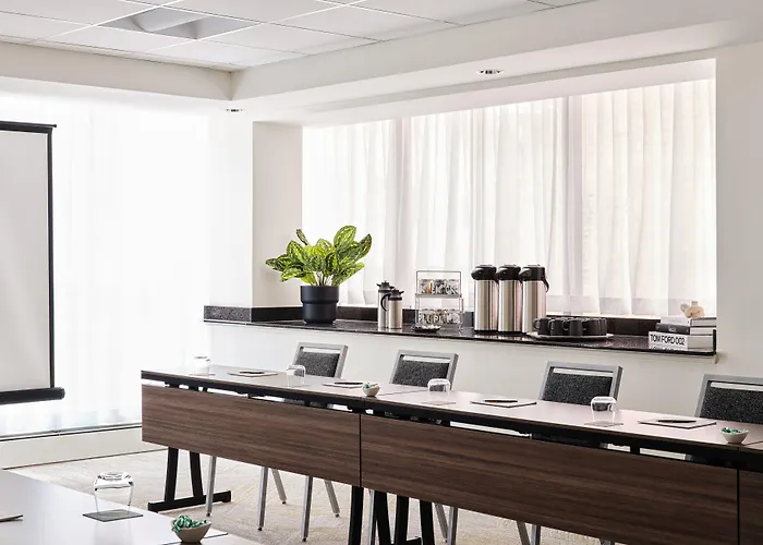 Metcalfe Hotel Ottawa By Gray Collection