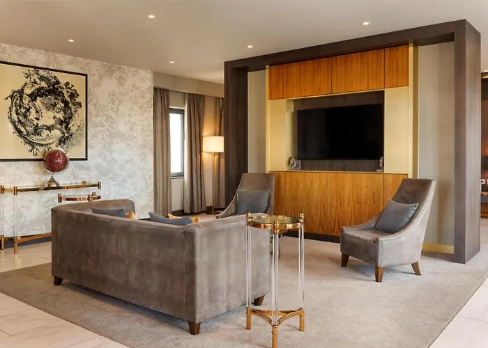 Doubletree By Hilton Belfast City Ten Square