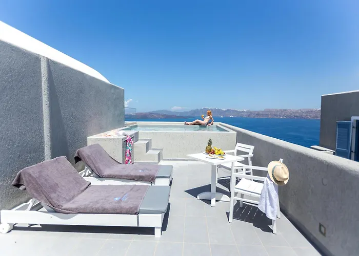 Boutique Hotels in Akrotiri (Santorini)