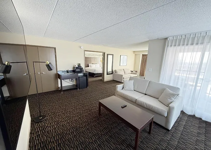 Ramada Plaza By Wyndham Niagara Falls