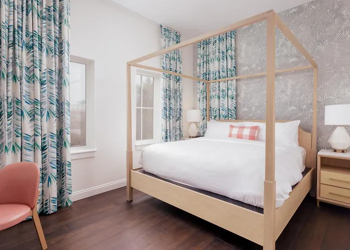 Lily Hall-A Boutique Hotel Pensacola
